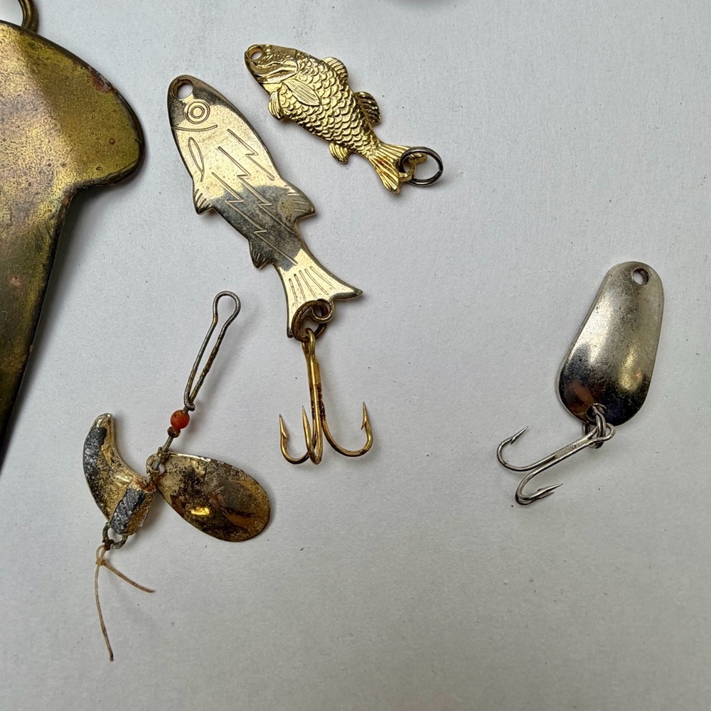Vintage Fishing Lure Lot (16) Spoons Spinners Metal Tackle Box Find - Picture 6 of 10
